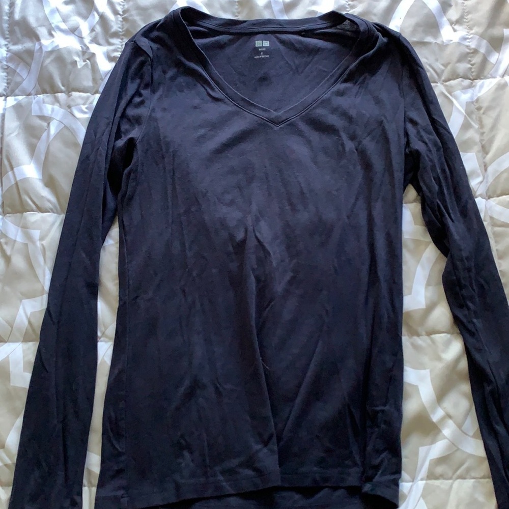 Uniqlo women’s v neck long sleeve tee